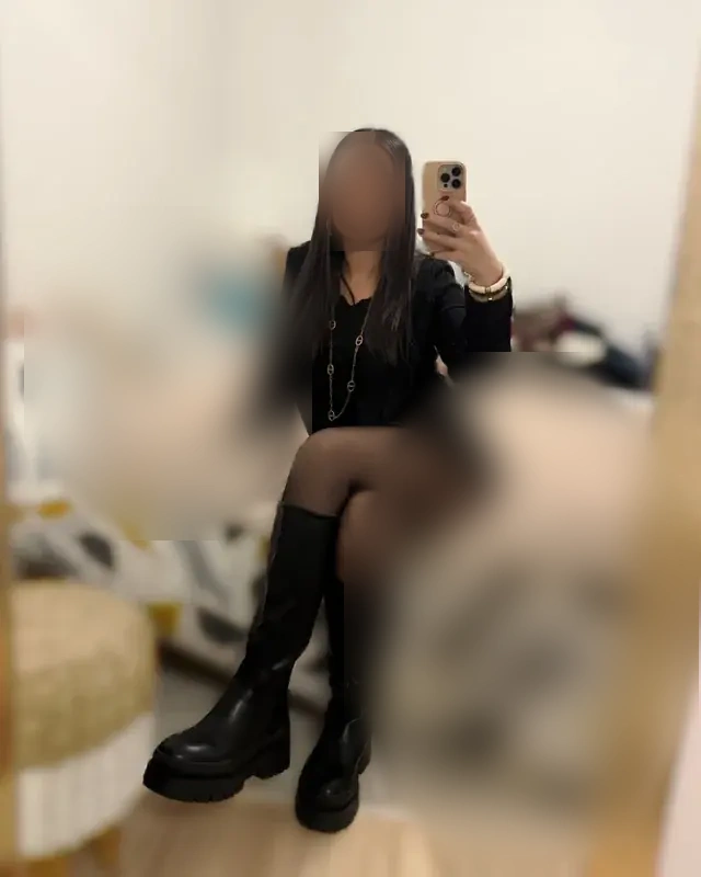 Julie - Image 2