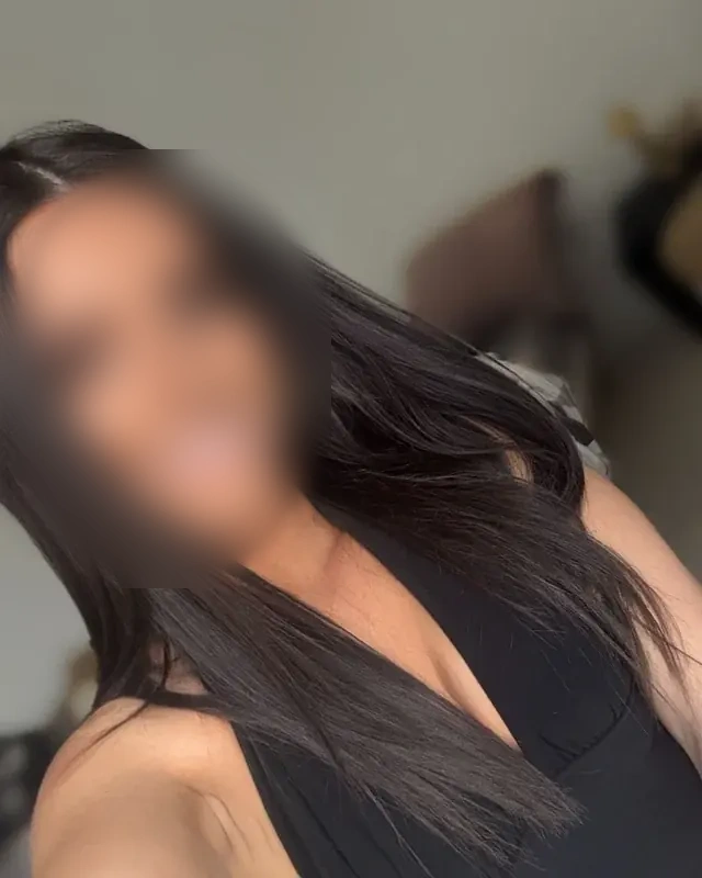 Julie - Image 3