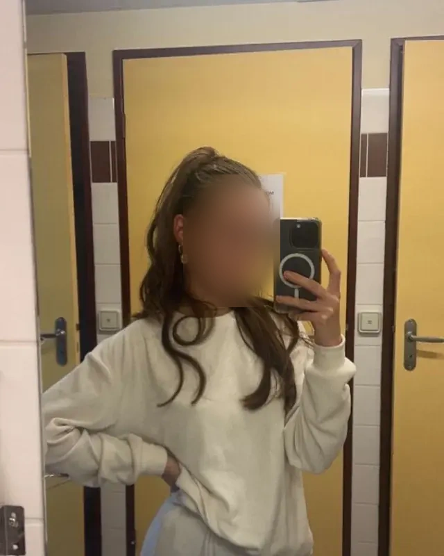 Nathalie - Image 6